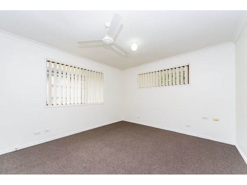 2/215 Central Street, Labrador QLD 4215