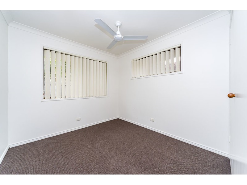 2/215 Central Street, Labrador QLD 4215