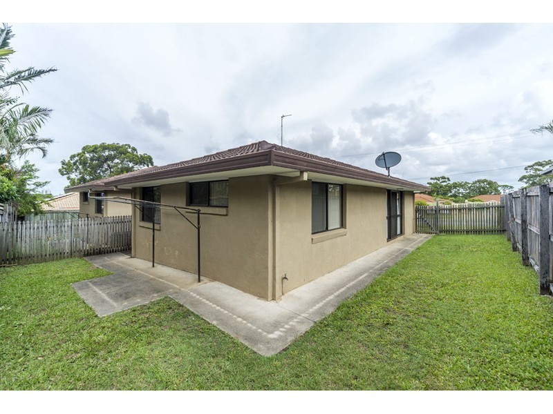 2/215 Central Street, Labrador QLD 4215