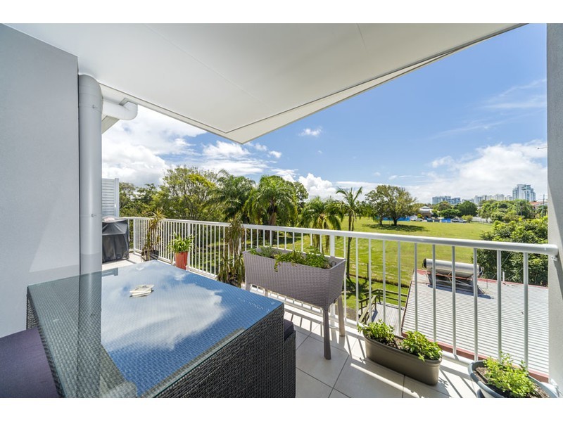 20/8 Ahern Street, Labrador QLD 4215