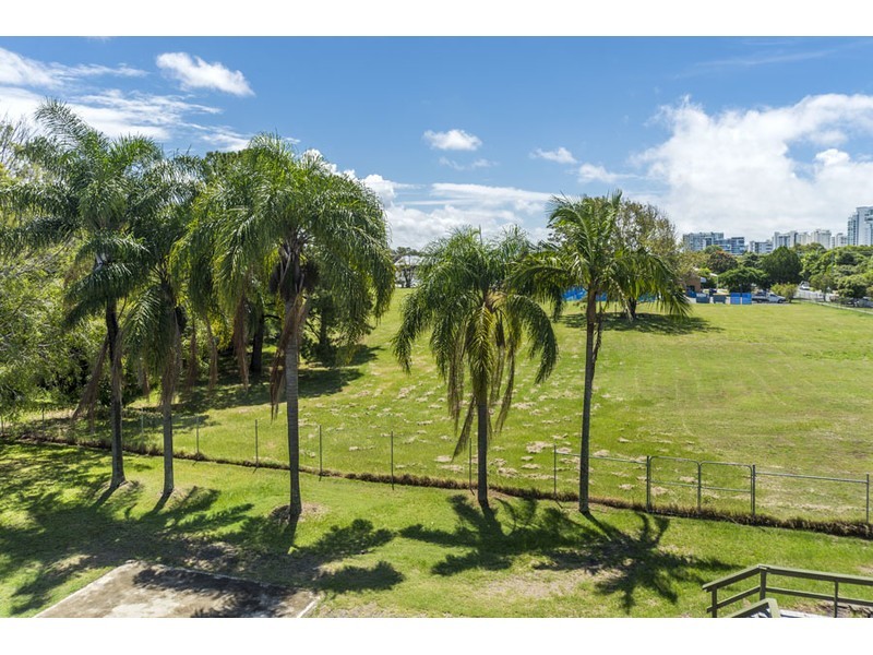 20/8 Ahern Street, Labrador QLD 4215