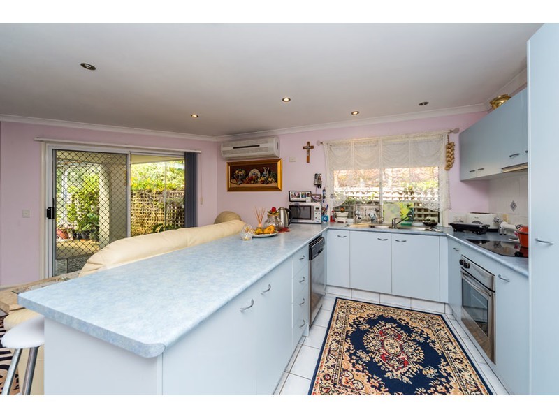 16 Madasin Close, Arundel QLD 4214