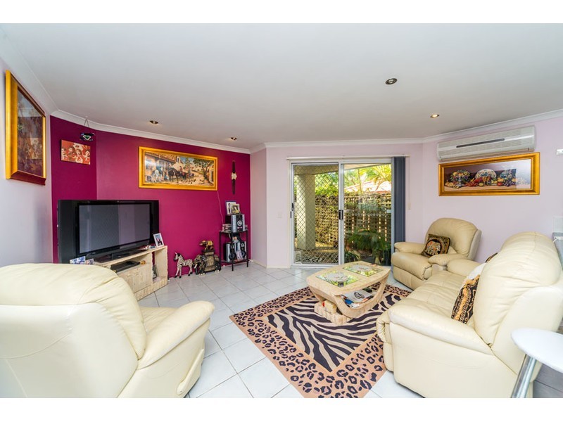 16 Madasin Close, Arundel QLD 4214