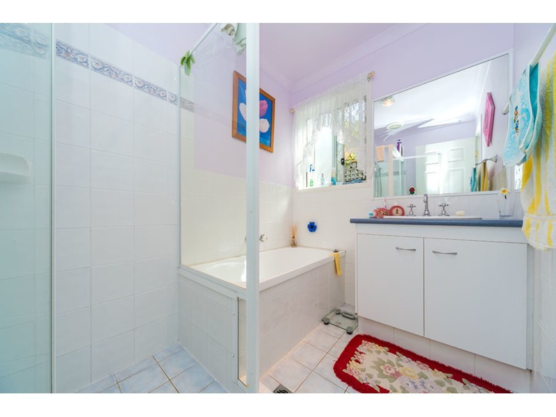 16 Madasin Close, Arundel QLD 4214