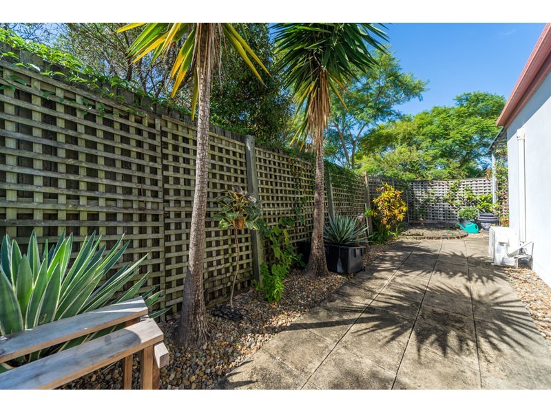 16 Madasin Close, Arundel QLD 4214