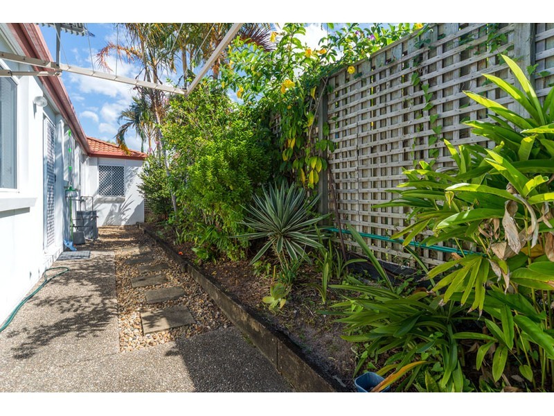 16 Madasin Close, Arundel QLD 4214