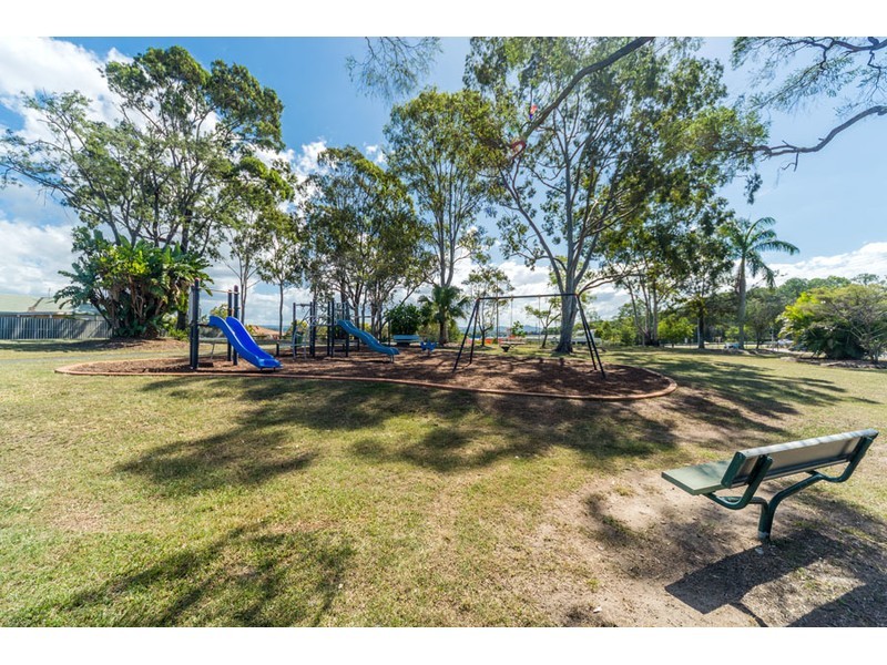 16 Madasin Close, Arundel QLD 4214