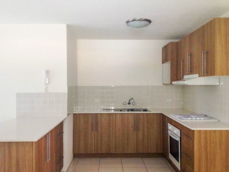 2/61 Frank Street, Labrador QLD 4215