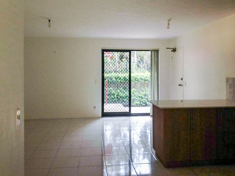 2/61 Frank Street, Labrador QLD 4215