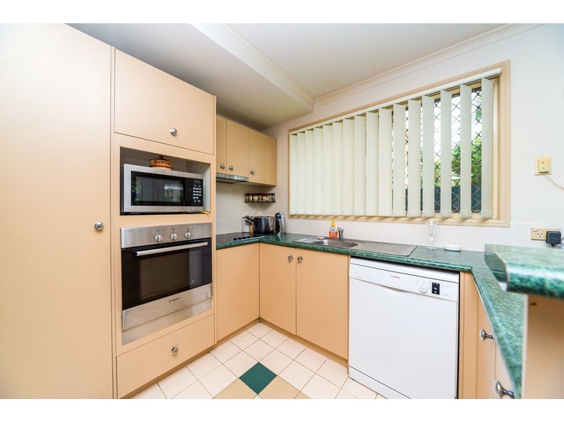 2/154 Central Street, Labrador QLD 4215