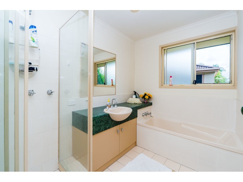 2/154 Central Street, Labrador QLD 4215