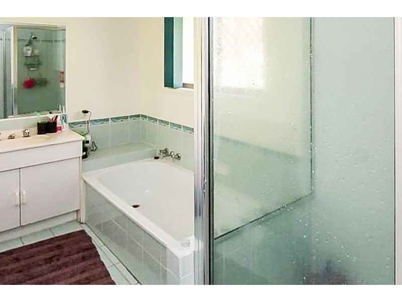 3 Fadden Close, Arundel QLD 4214