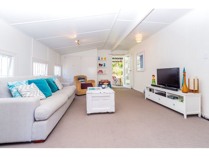 66 Central Street, Labrador QLD 4215