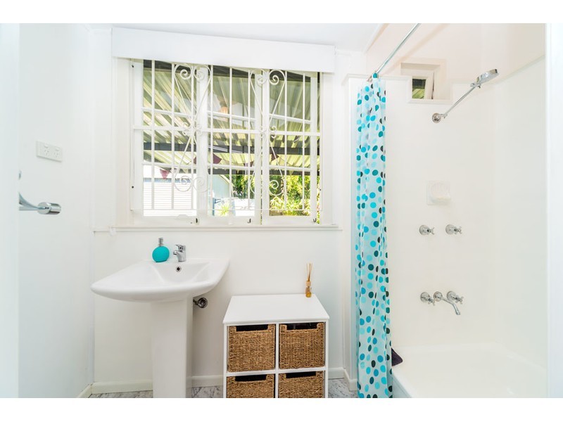 66 Central Street, Labrador QLD 4215