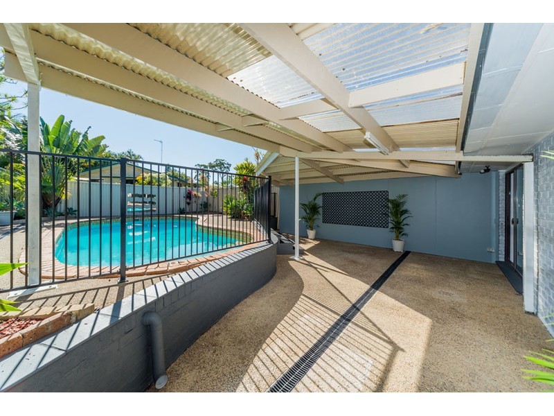 1/203 Central Street, Labrador QLD 4215