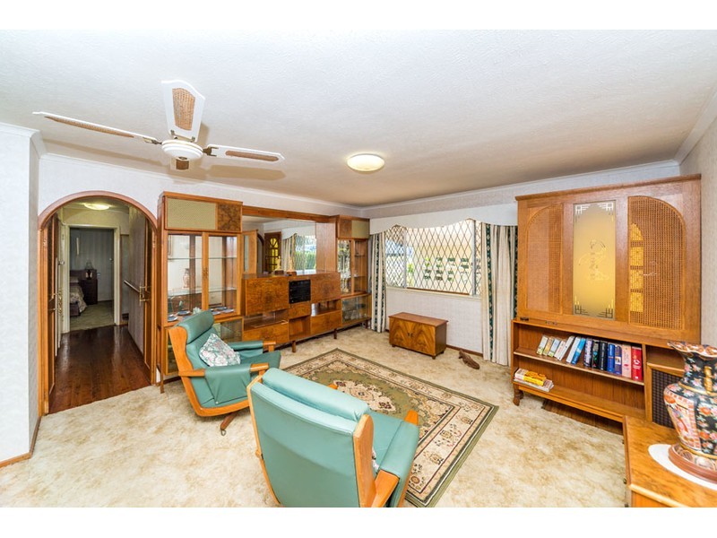 25 Echlin Street, Labrador QLD 4215