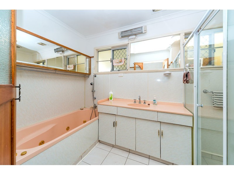 25 Echlin Street, Labrador QLD 4215