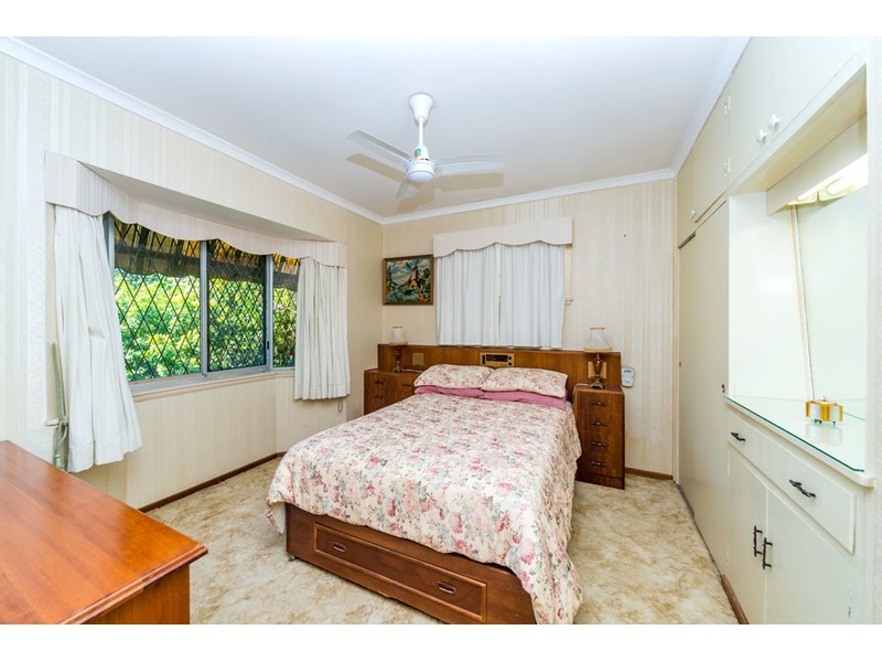 25 Echlin Street, Labrador QLD 4215