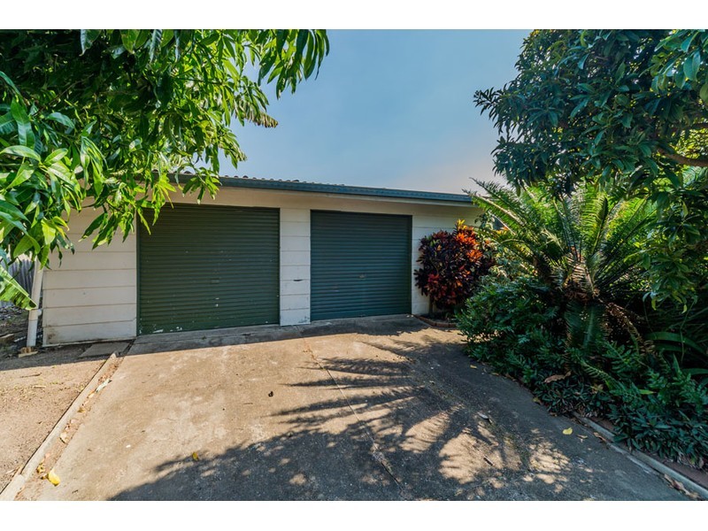 25 Echlin Street, Labrador QLD 4215