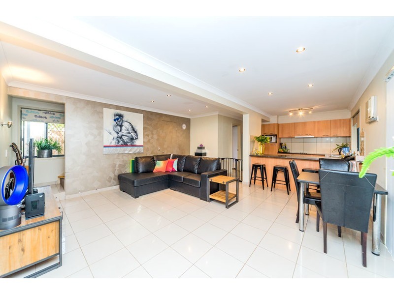 1/80 Broad Street, Labrador QLD 4215