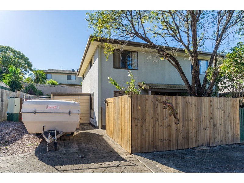 5/77 Olsen Avenue, Labrador QLD 4215