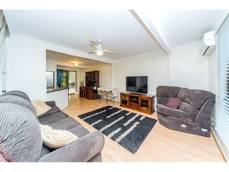 2/77 Olsen Avenue, Labrador QLD 4215