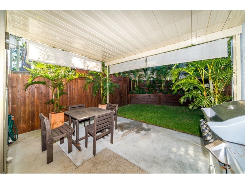 2/77 Olsen Avenue, Labrador QLD 4215