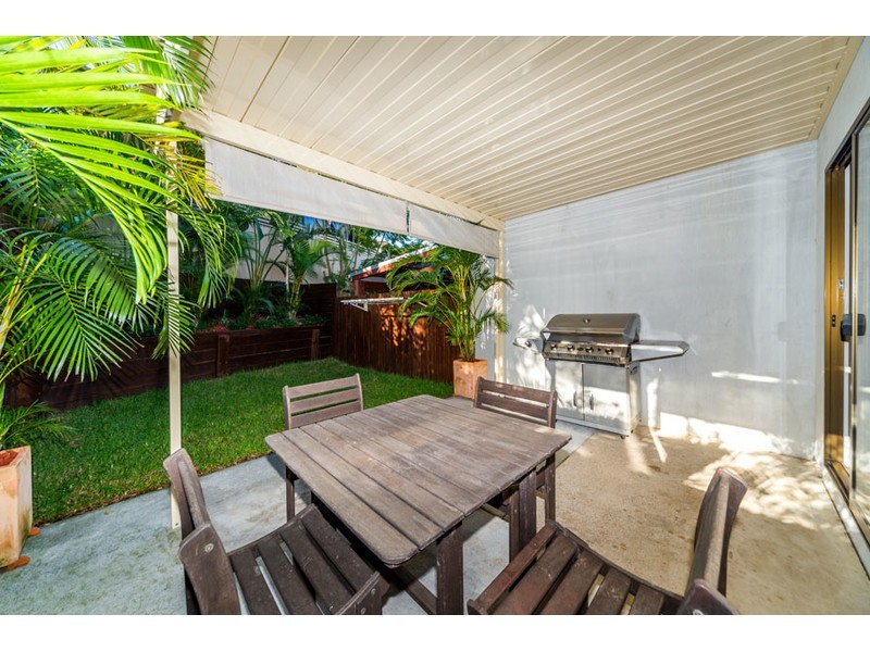 2/77 Olsen Avenue, Labrador QLD 4215