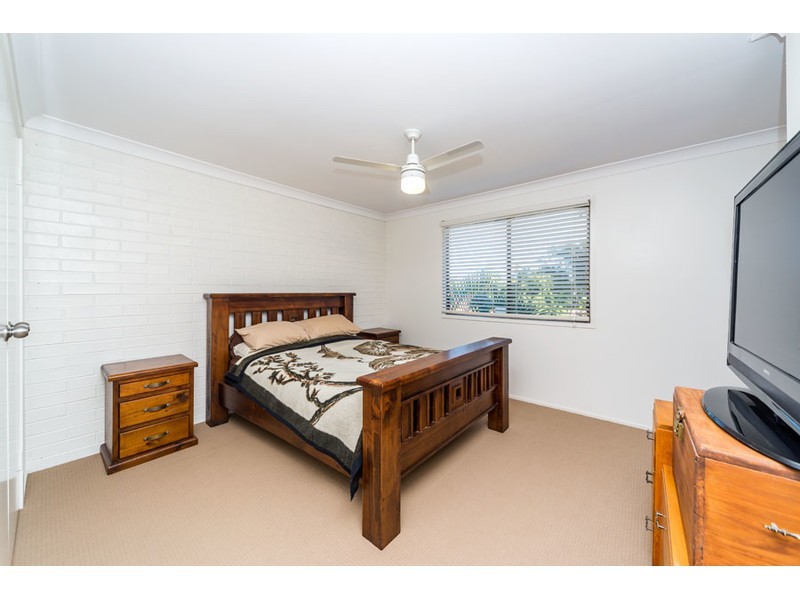 2/77 Olsen Avenue, Labrador QLD 4215