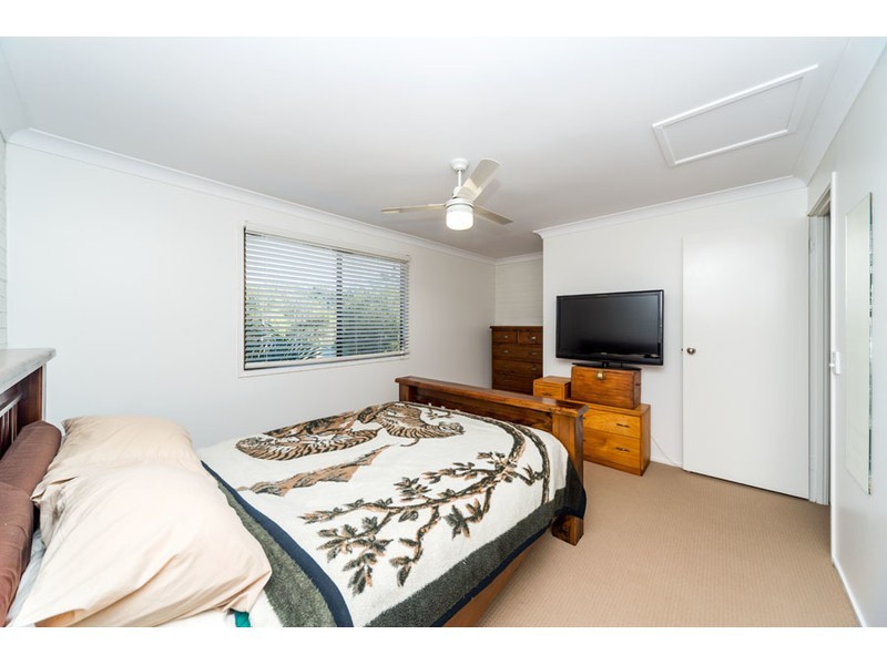 2/77 Olsen Avenue, Labrador QLD 4215