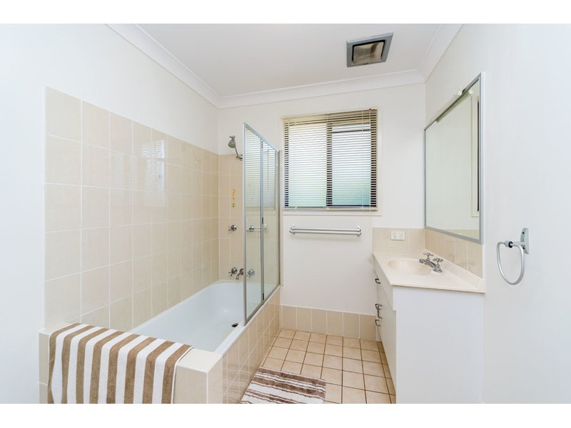 2/77 Olsen Avenue, Labrador QLD 4215