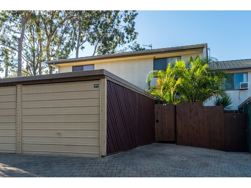 2/77 Olsen Avenue, Labrador QLD 4215