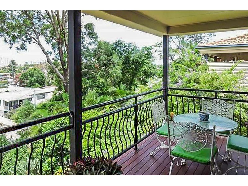 2/11 Hilltop Street, Labrador QLD 4215