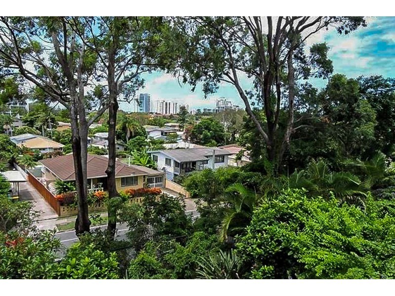 2/11 Hilltop Street, Labrador QLD 4215