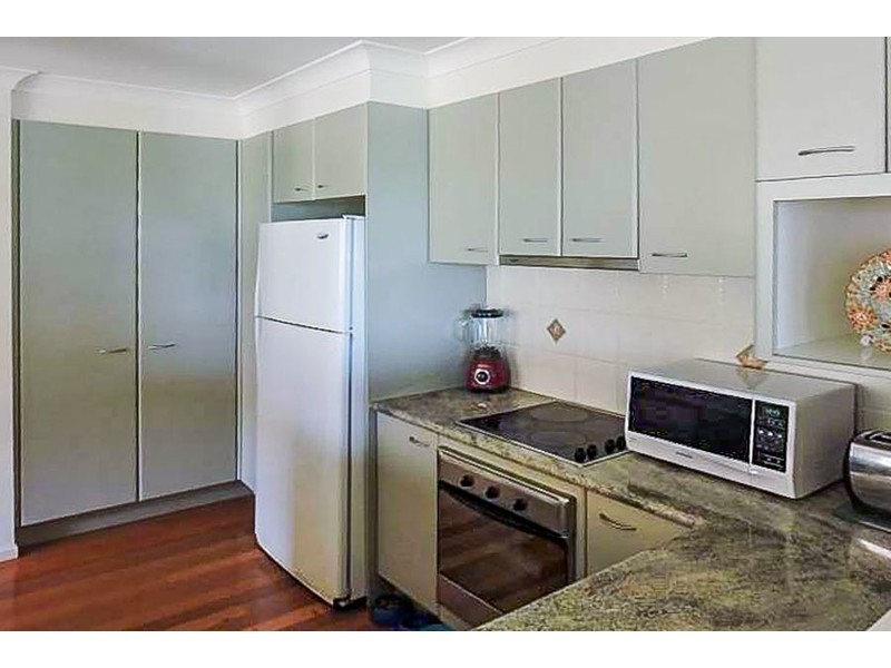 2/11 Hilltop Street, Labrador QLD 4215