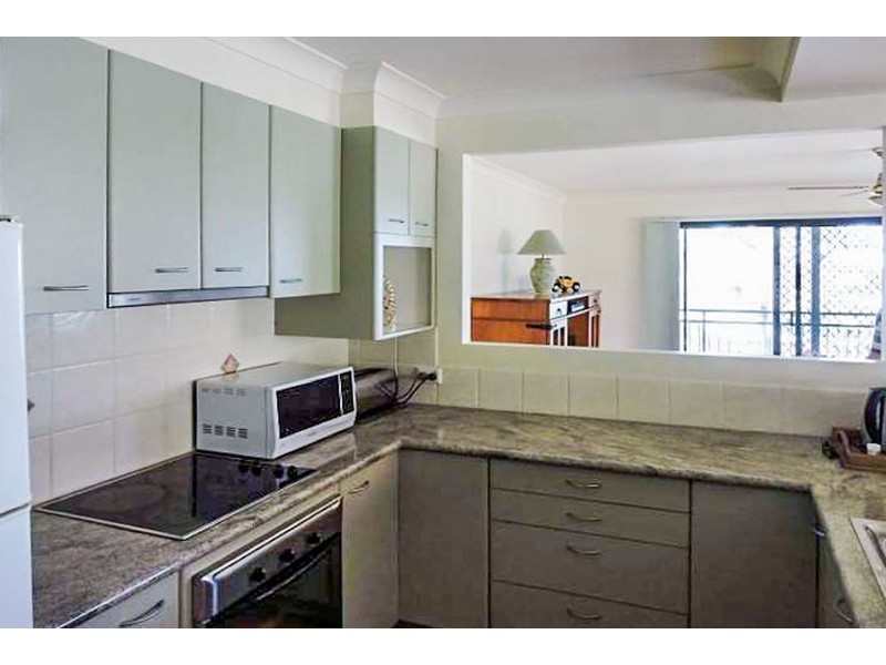 2/11 Hilltop Street, Labrador QLD 4215