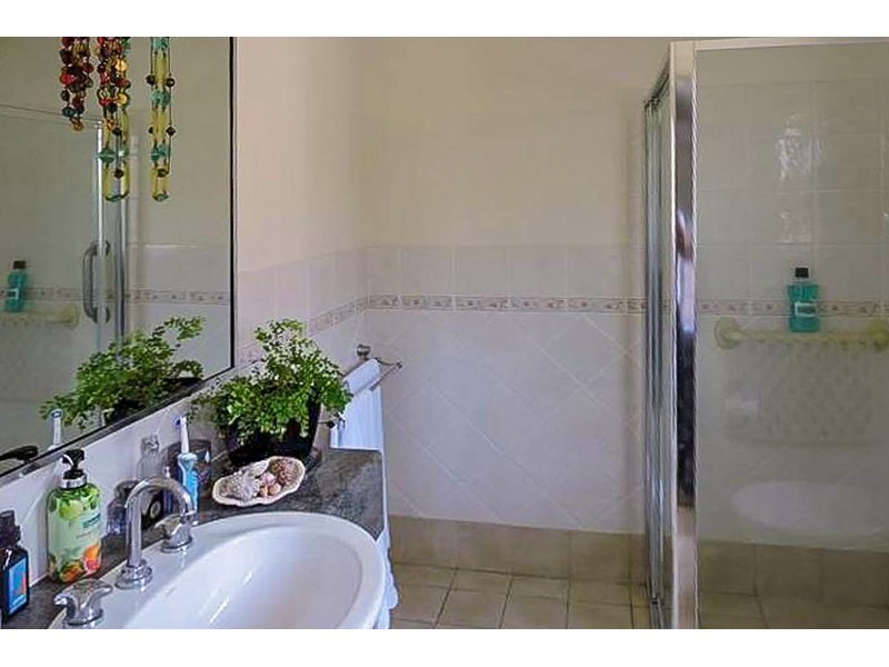 2/11 Hilltop Street, Labrador QLD 4215