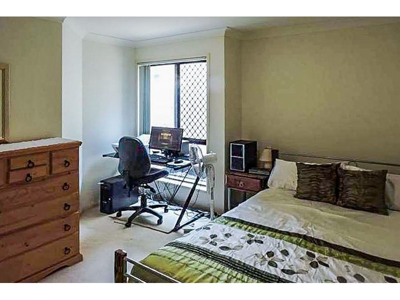 2/11 Hilltop Street, Labrador QLD 4215