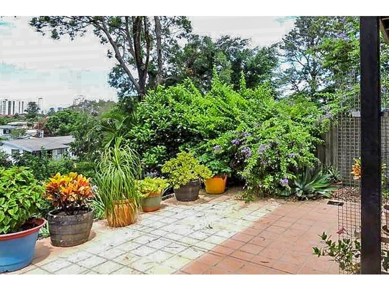 2/11 Hilltop Street, Labrador QLD 4215