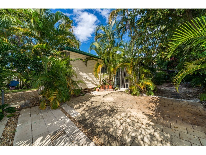 3 Penrock Parade, Labrador QLD 4215