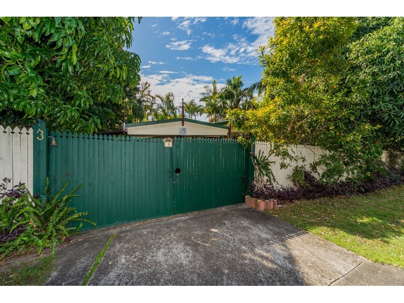 3 Penrock Parade, Labrador QLD 4215
