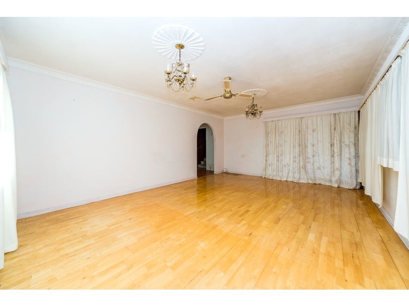 21 Turpin Road, Labrador QLD 4215