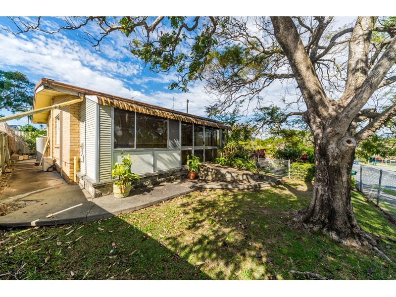 21 Turpin Road, Labrador QLD 4215