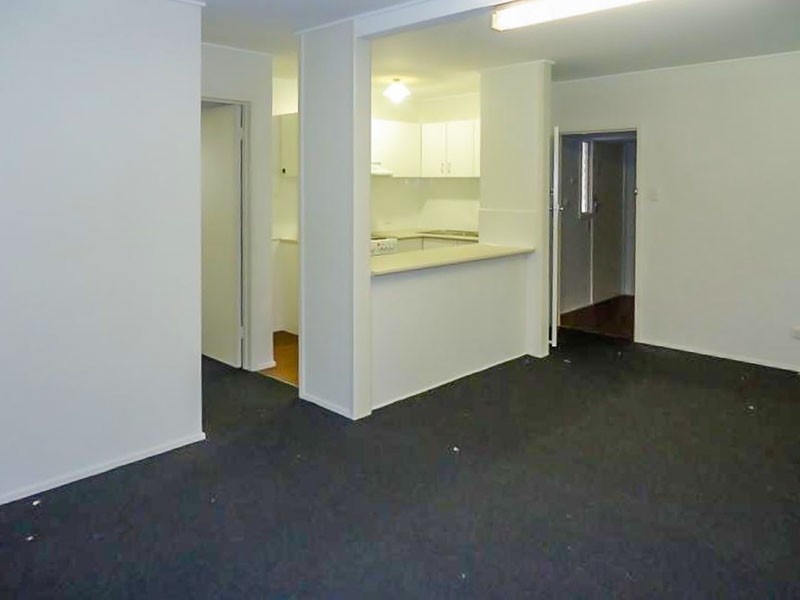 2/107a Frank Street, Labrador QLD 4215