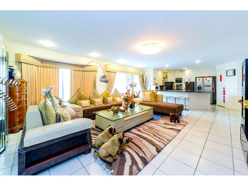 4 Birdie Court, Arundel QLD 4214