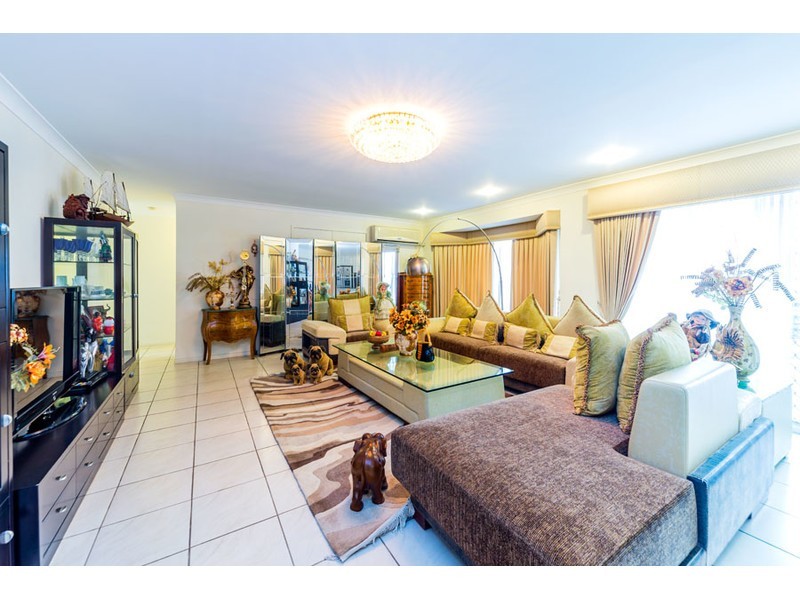 4 Birdie Court, Arundel QLD 4214