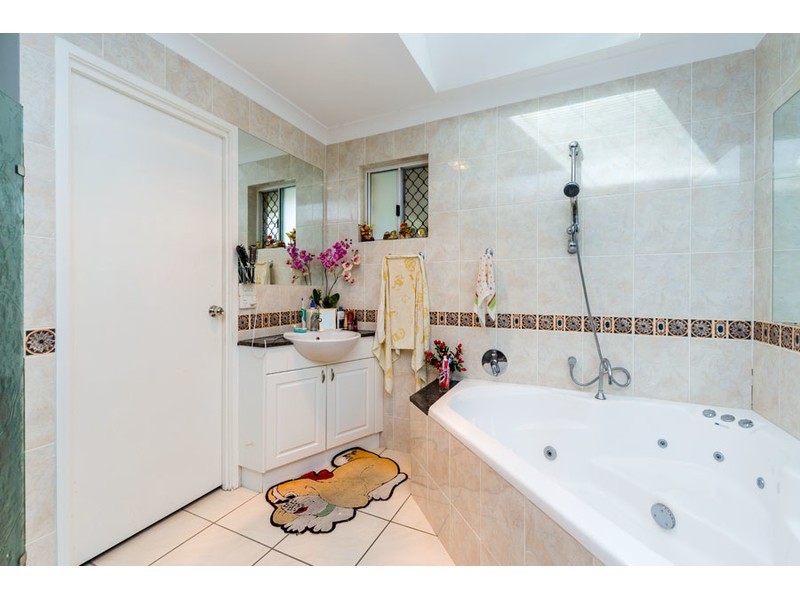 4 Birdie Court, Arundel QLD 4214