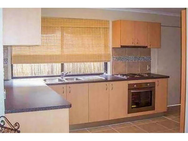 1/4 Ruth Anne Close, Labrador QLD 4215