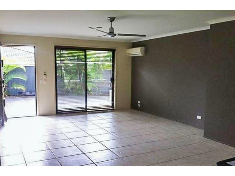 1/4 Ruth Anne Close, Labrador QLD 4215