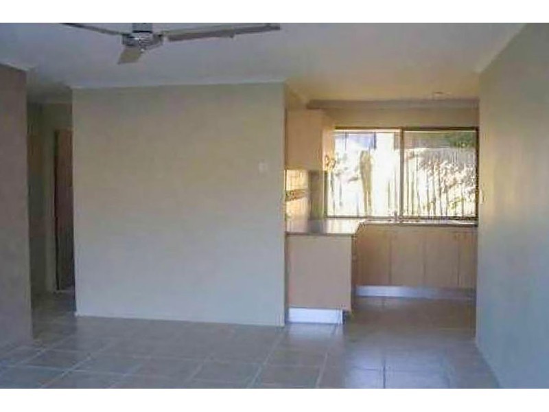 1/4 Ruth Anne Close, Labrador QLD 4215